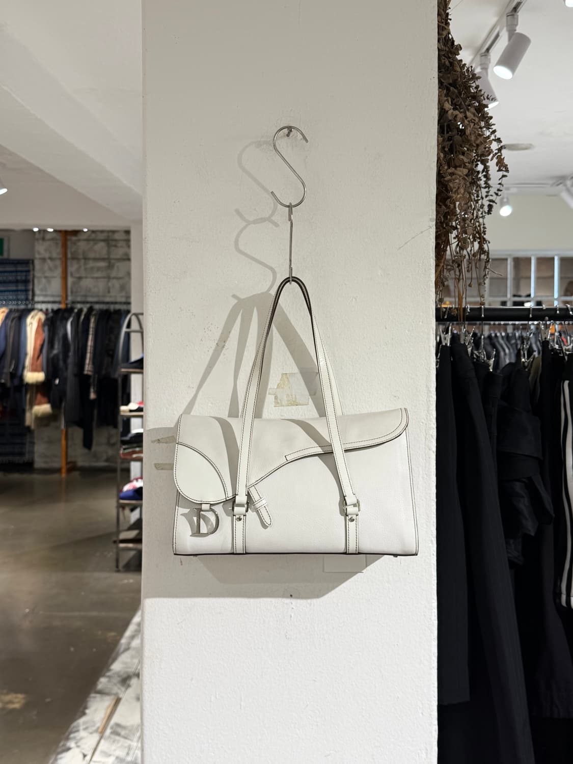 크리스찬 디올 00s 화이트 새들 더블 스트랩 숄더백 상품이미지2