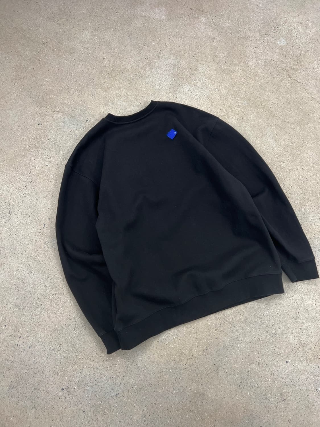 아더에러 블랙 오버핏 빅로고 맨투맨 상품이미지5