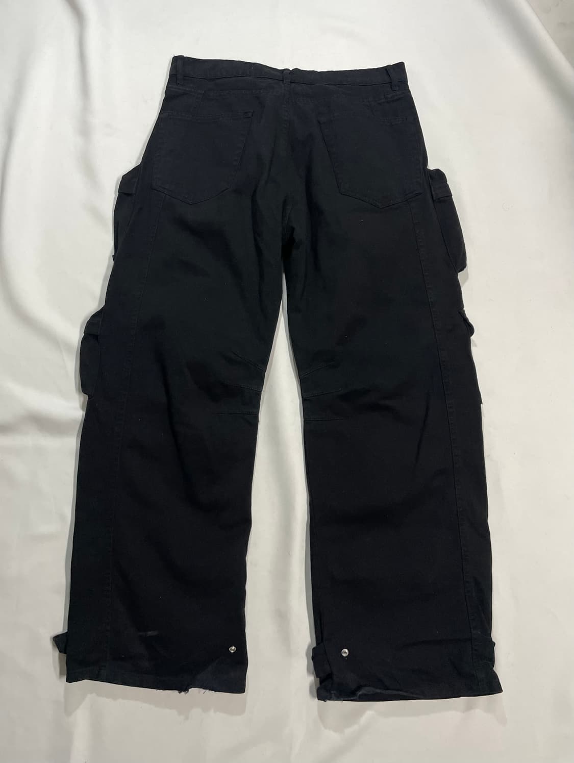 세븐틴 착용 유틸리티 포켓 팬츠 블랙 상품이미지4