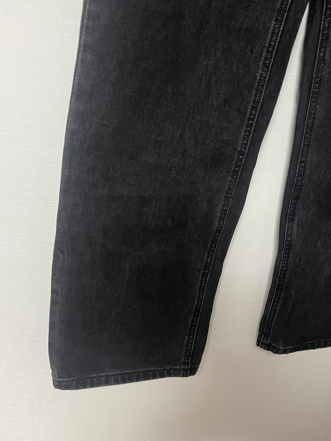 무신사 스탠다드 우먼즈 로 라이즈 와이드 데님 팬츠 [워시드 블랙] 상품이미지6