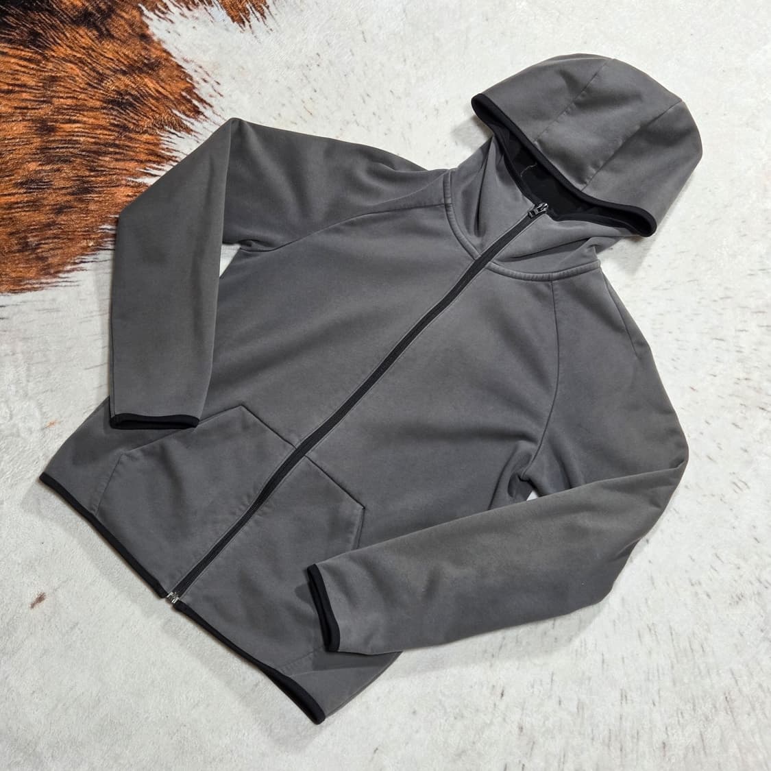 유니클로 챠콜 플리스 후드집업 상품이미지1