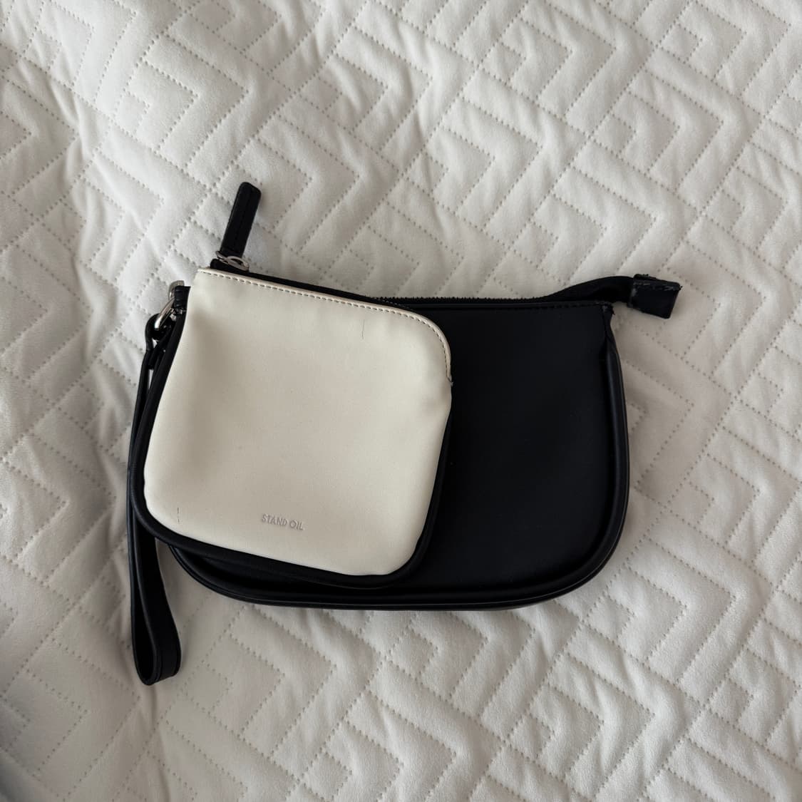 스탠드오일 샌드클러치 블랙앤크림 상품이미지1
