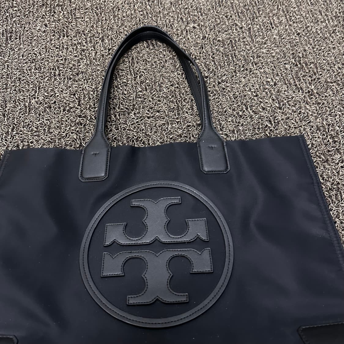 토리버치 엘라 스네이크 여성 토트백 숄더백 블랙 상품이미지3