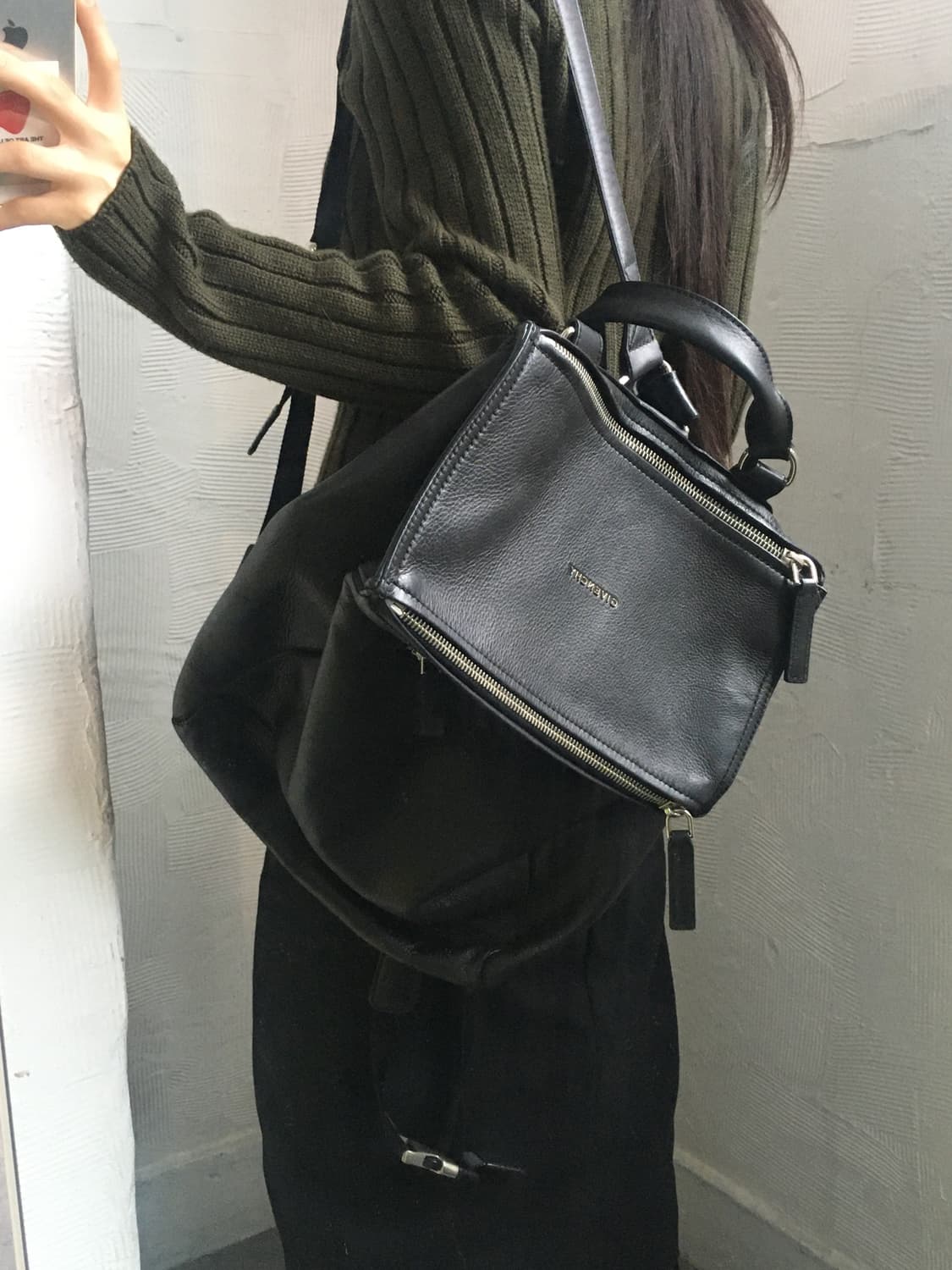 Givenchy 지방시 블랙컬러 레더 백팩 상품이미지1