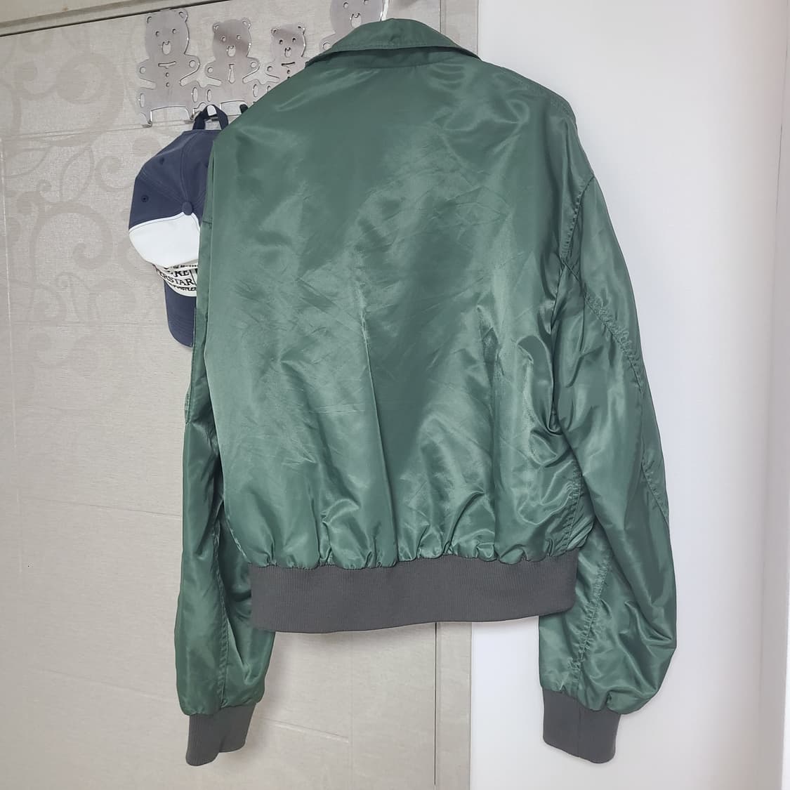 크롭 MA-1 항공 점퍼 자켓 카키 색상 상품이미지4