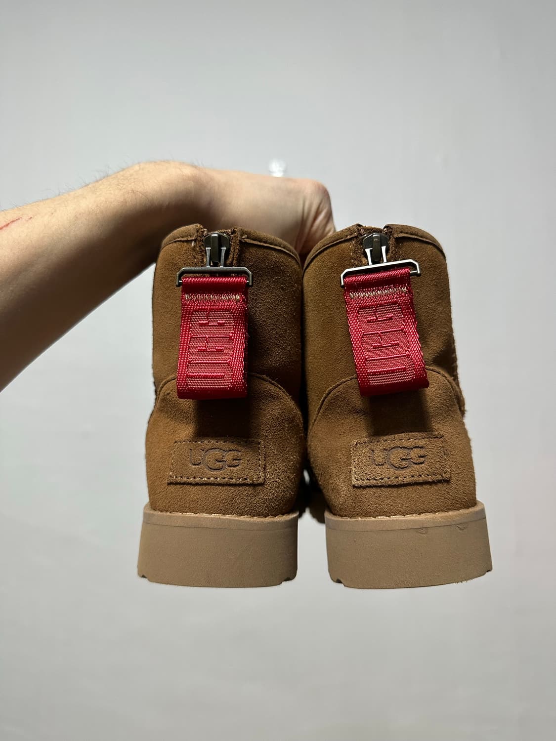 어그 UGG 미니 로고 집업 부츠 체스터넛  상품이미지5