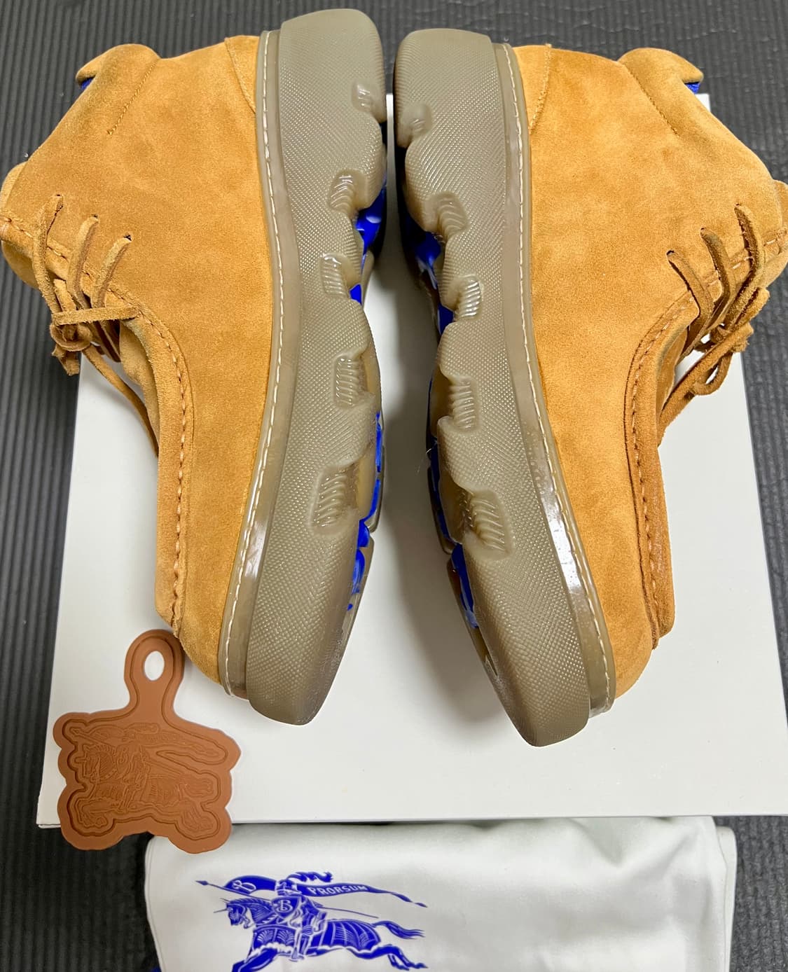 [43.5] 버버리 스웨이드 크리퍼 미드 상품이미지2