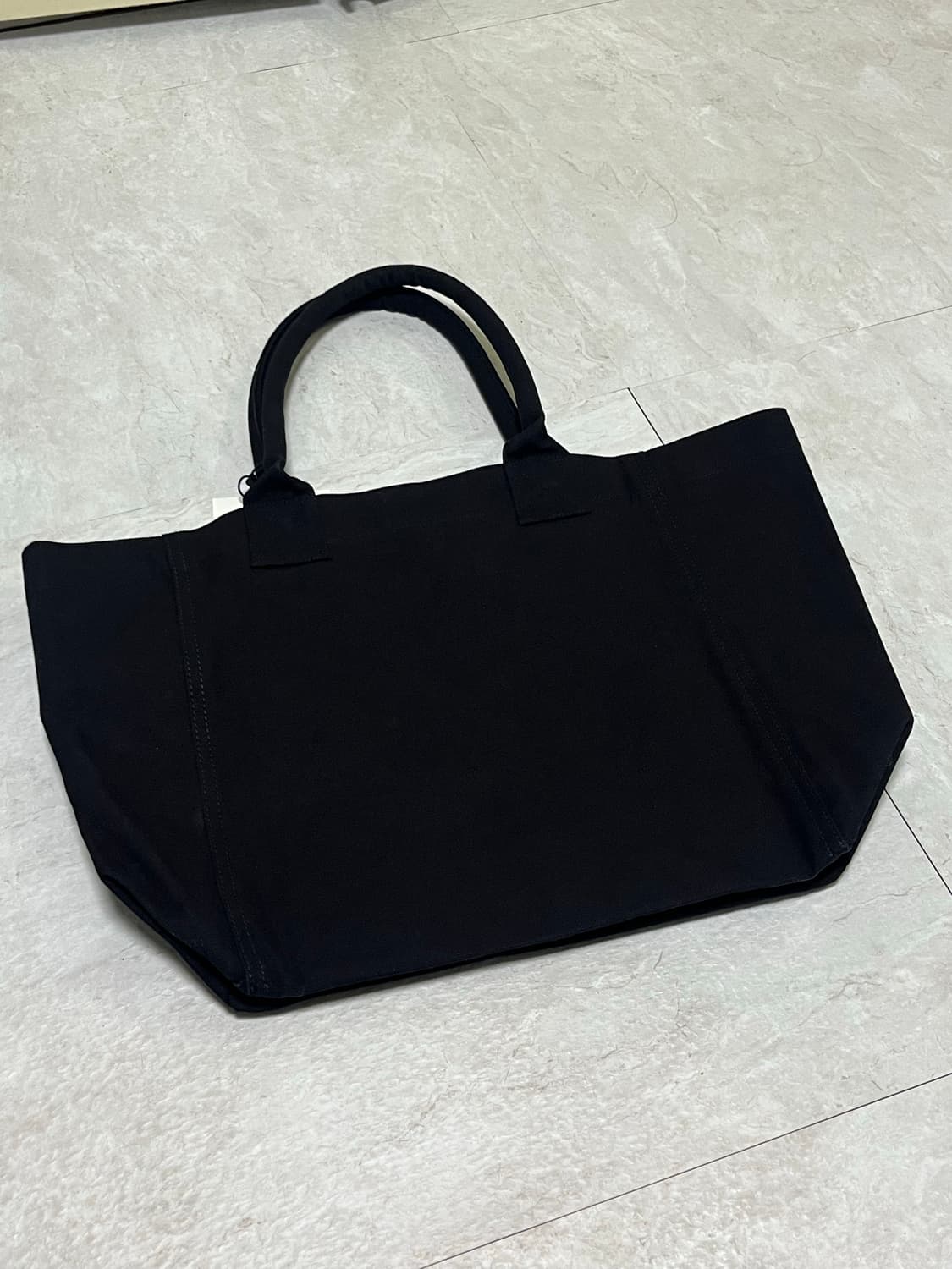 이자벨마랑 스몰 옌키 토트백 블랙 상품이미지4