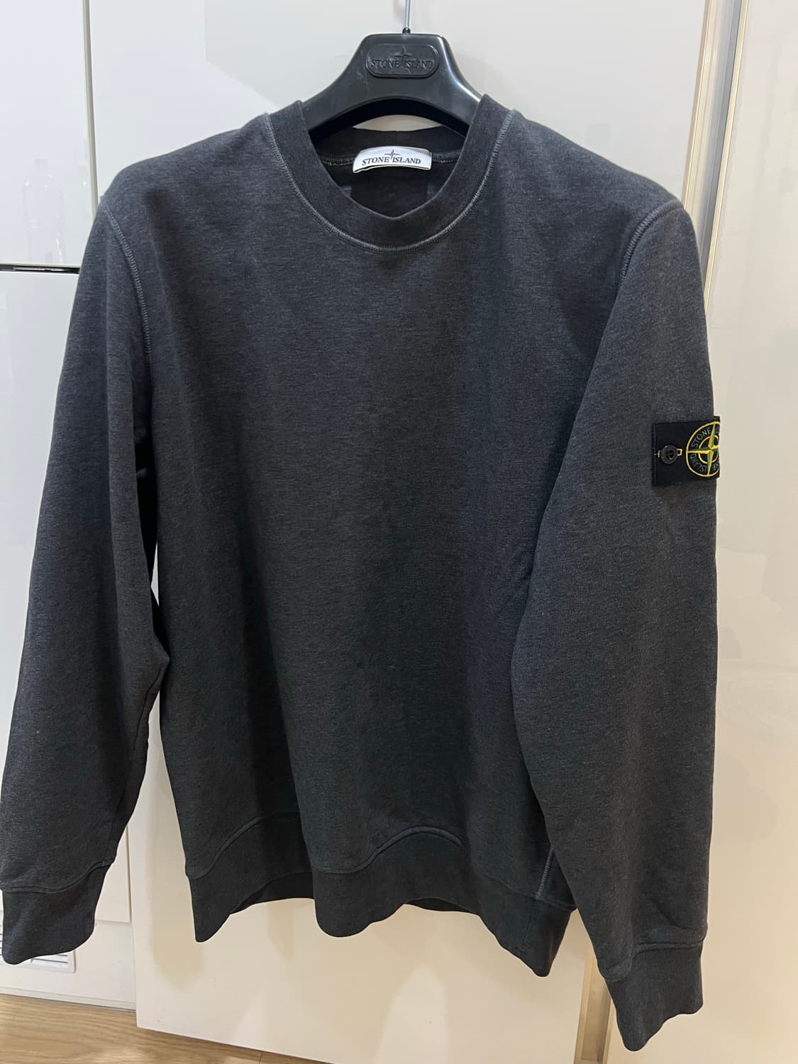 26fw 스톤아일랜드 차콜맨투맨 xl (새상품급) 상품이미지1