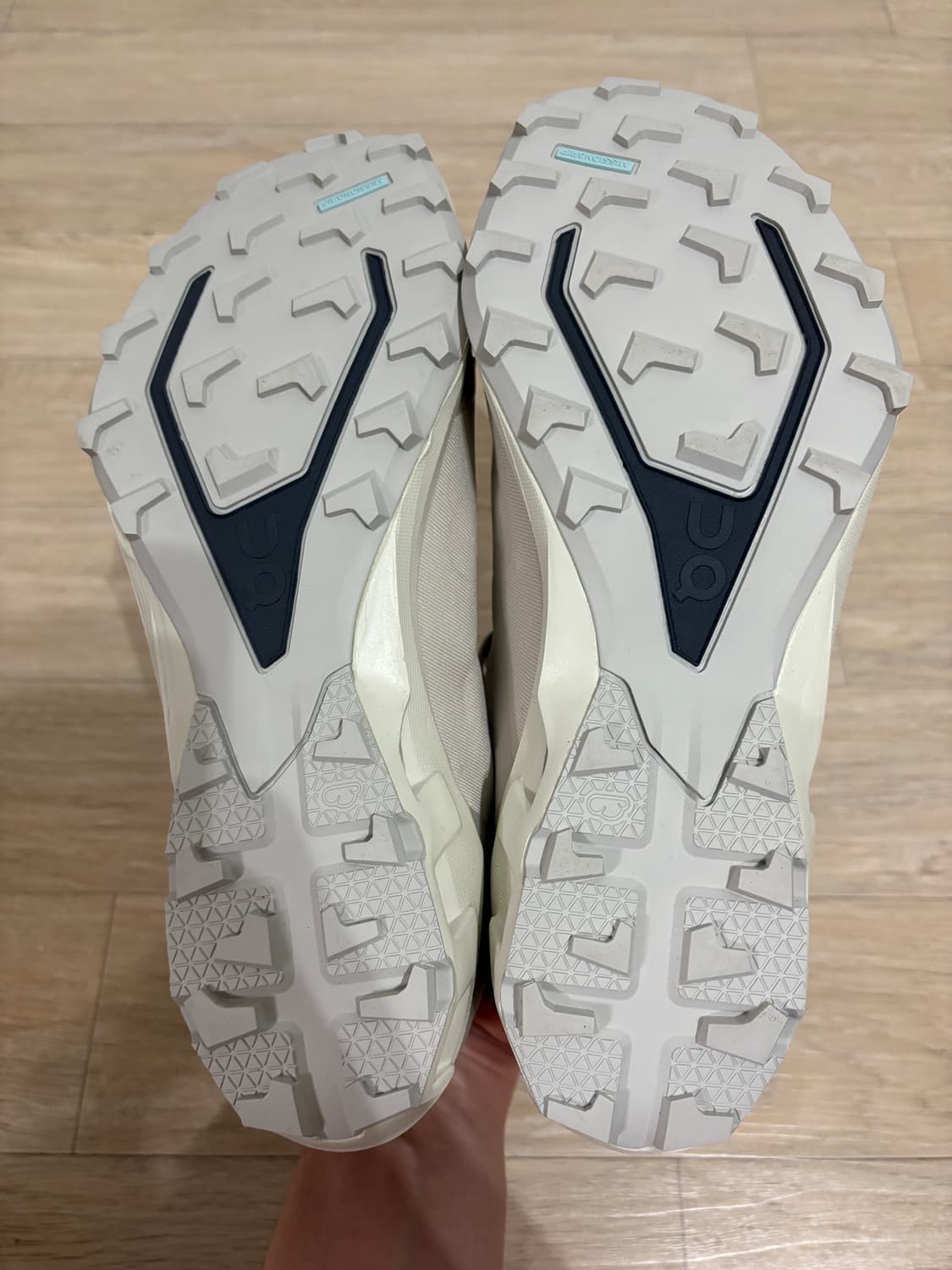 온 러닝 X 파프 / 클라우드벤쳐 피크 아이스 문 / 270 상품이미지8