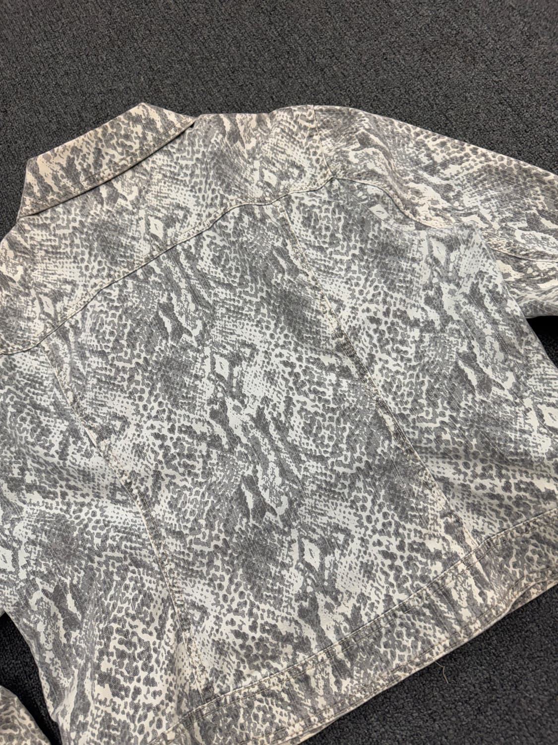 OS)Christopher&Banks 스네이크 트러커 데님 자켓 상품이미지6