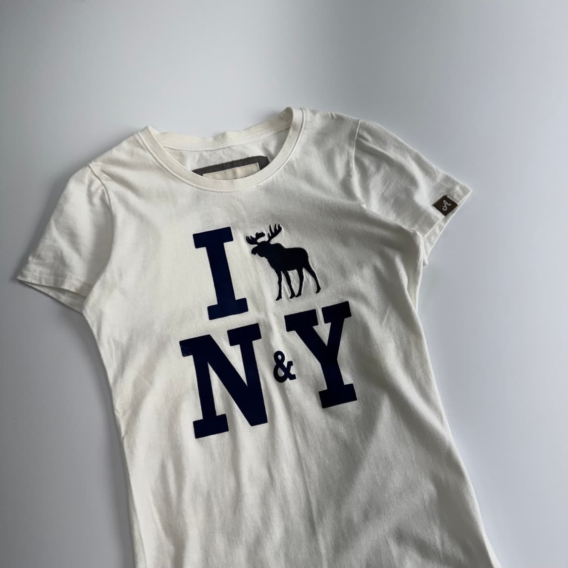 Abercrombie 아베크롬비 네이비 로고 화이트 반팔 상품이미지4