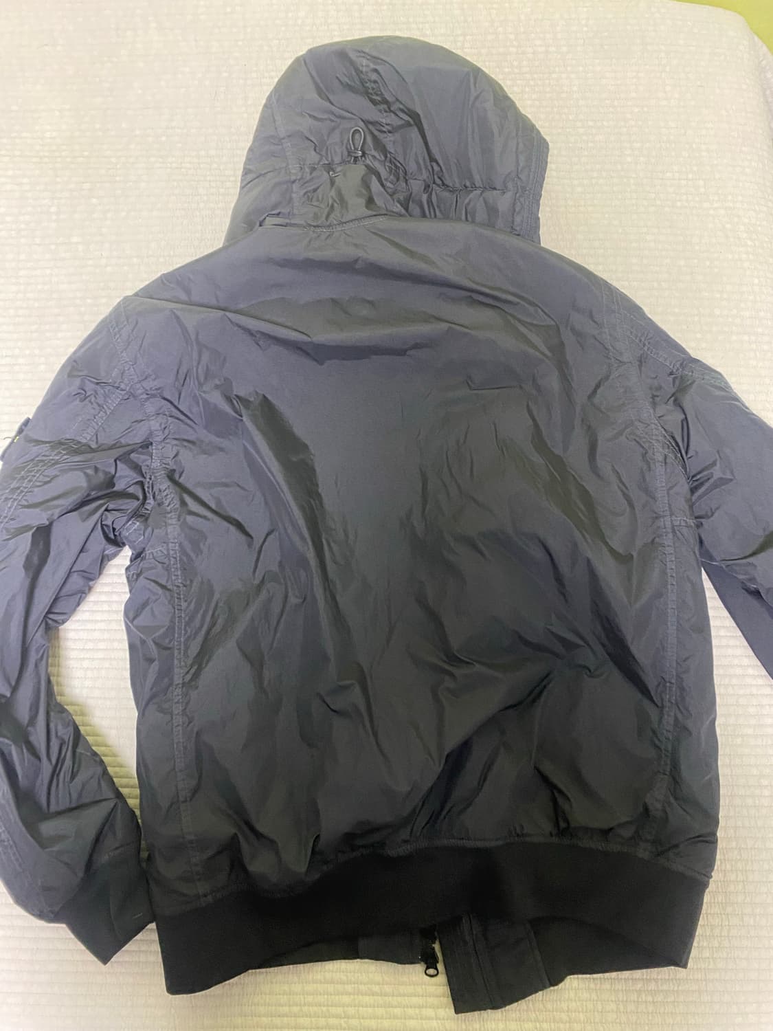 [m] 23fw 스톤아일랜드 크링클랩스 경량패딩 바람막이 블랙 상품이미지4