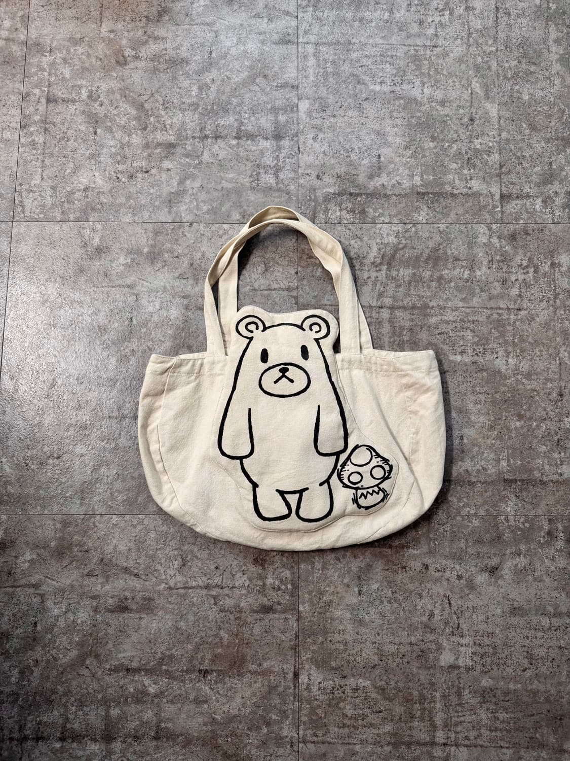 머쉬룸 쿠마 캔버스 숄더백 상품이미지1