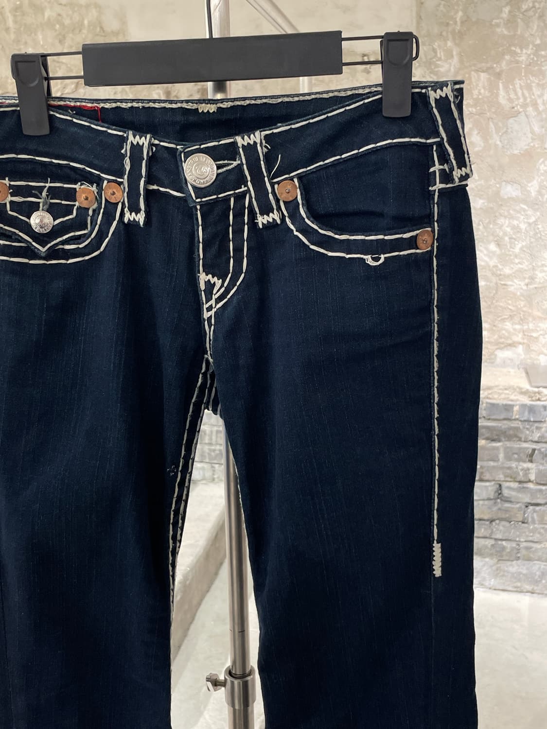 트루 릴리전 조이 슈퍼T 진청 부츠컷 데님 팬츠 상품이미지3