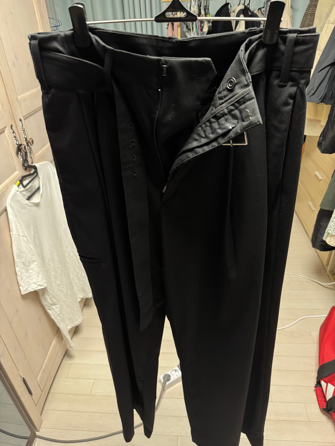 주앙 옴므 벨티드 2플리츠 와이드 트라우저 (블랙) 상품이미지5