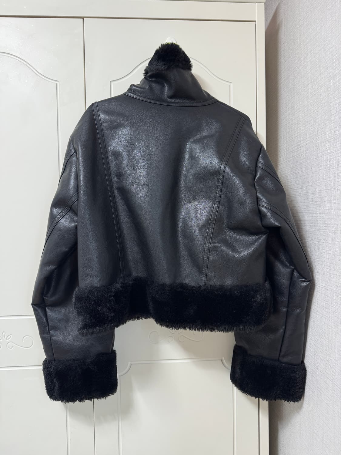 하자 x/ 보헤미안서울 무스탕 블랙 상품이미지3