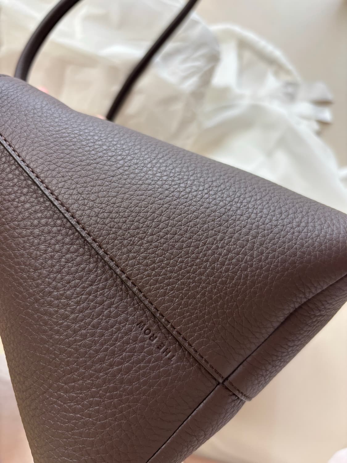 더로우 테라스백 딥브라운 상품이미지3