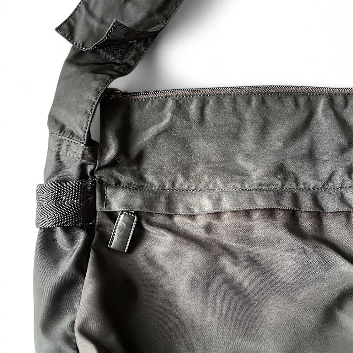 프라다 90s 아카이브 벨크로끈 테수토 나일론 크로스백 상품이미지3