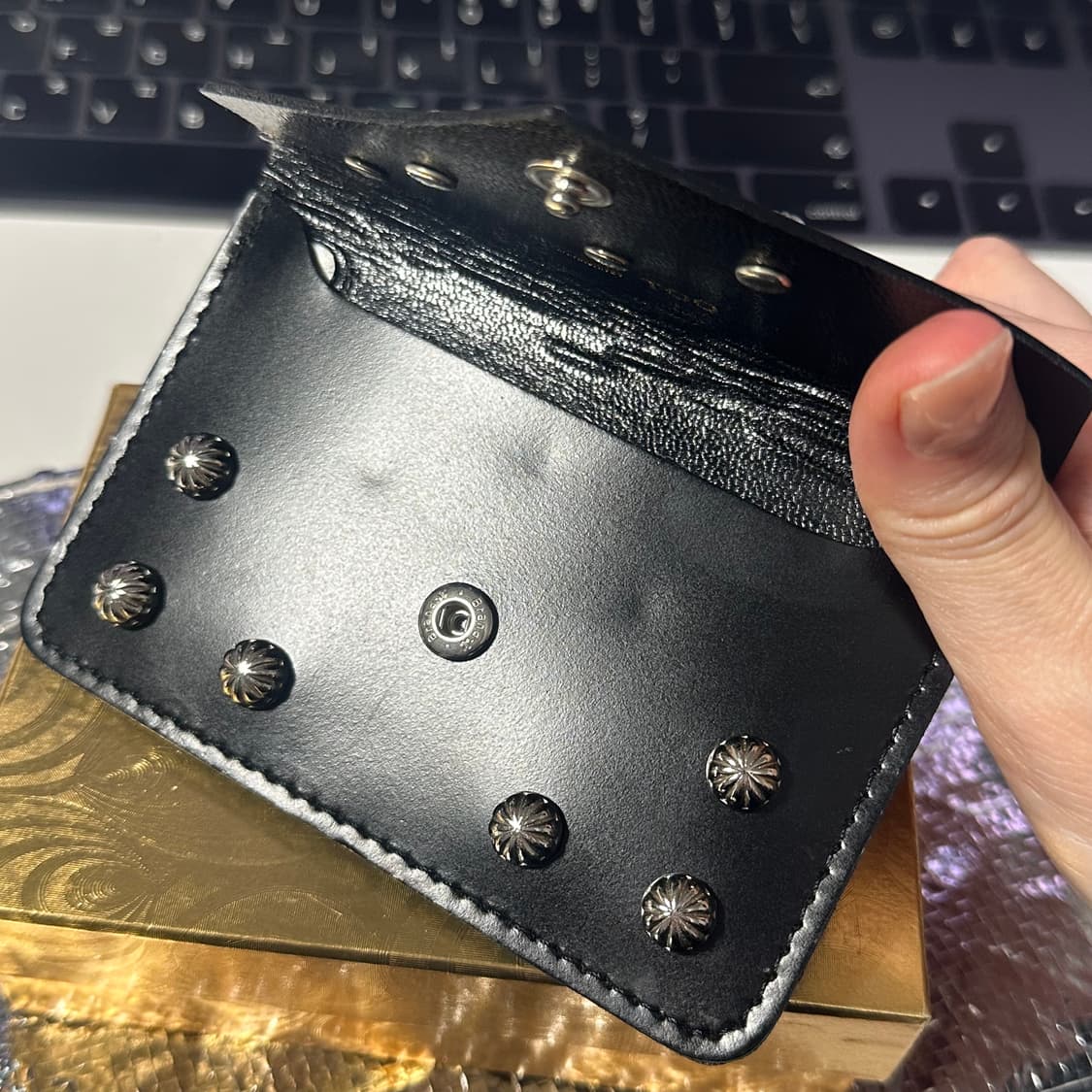 토가 레더 스퀘어 키링 지갑 24fw 상품이미지4