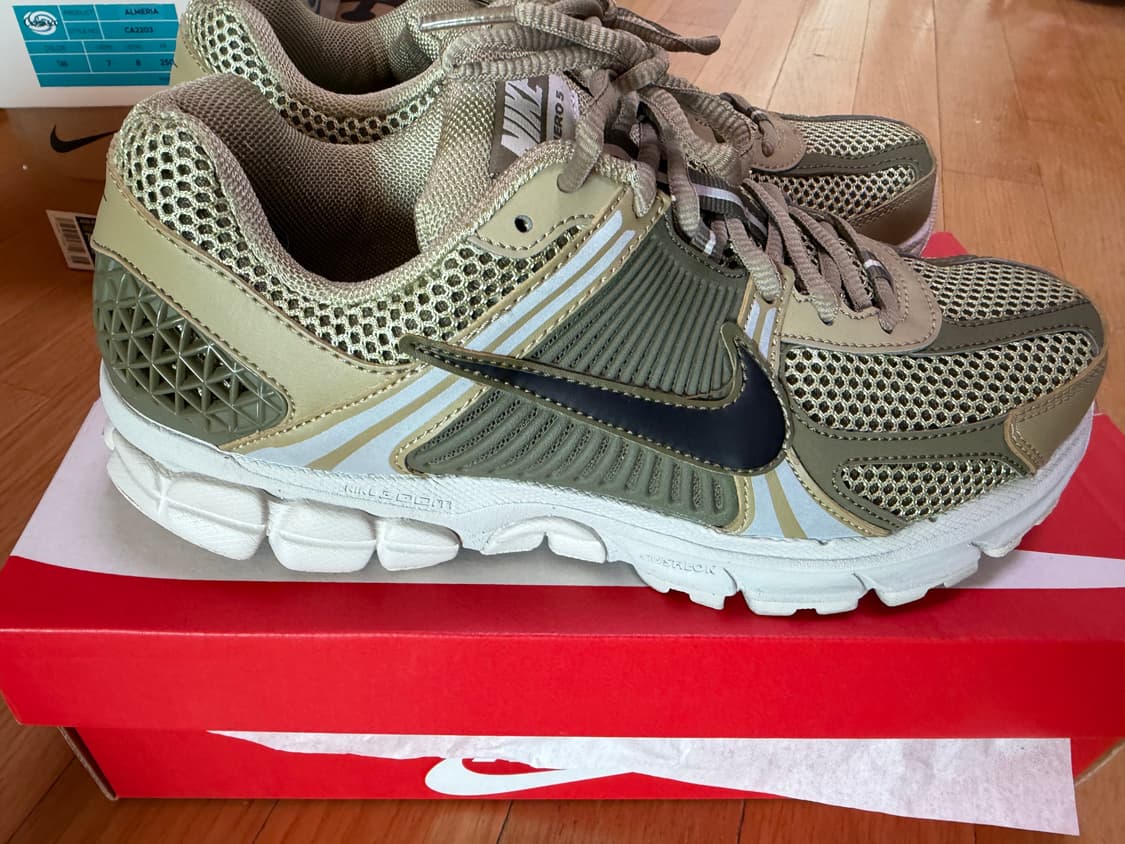 나이키 줌 보메로 5 뉴트럴 올리브 미디엄 올리브 상품이미지1