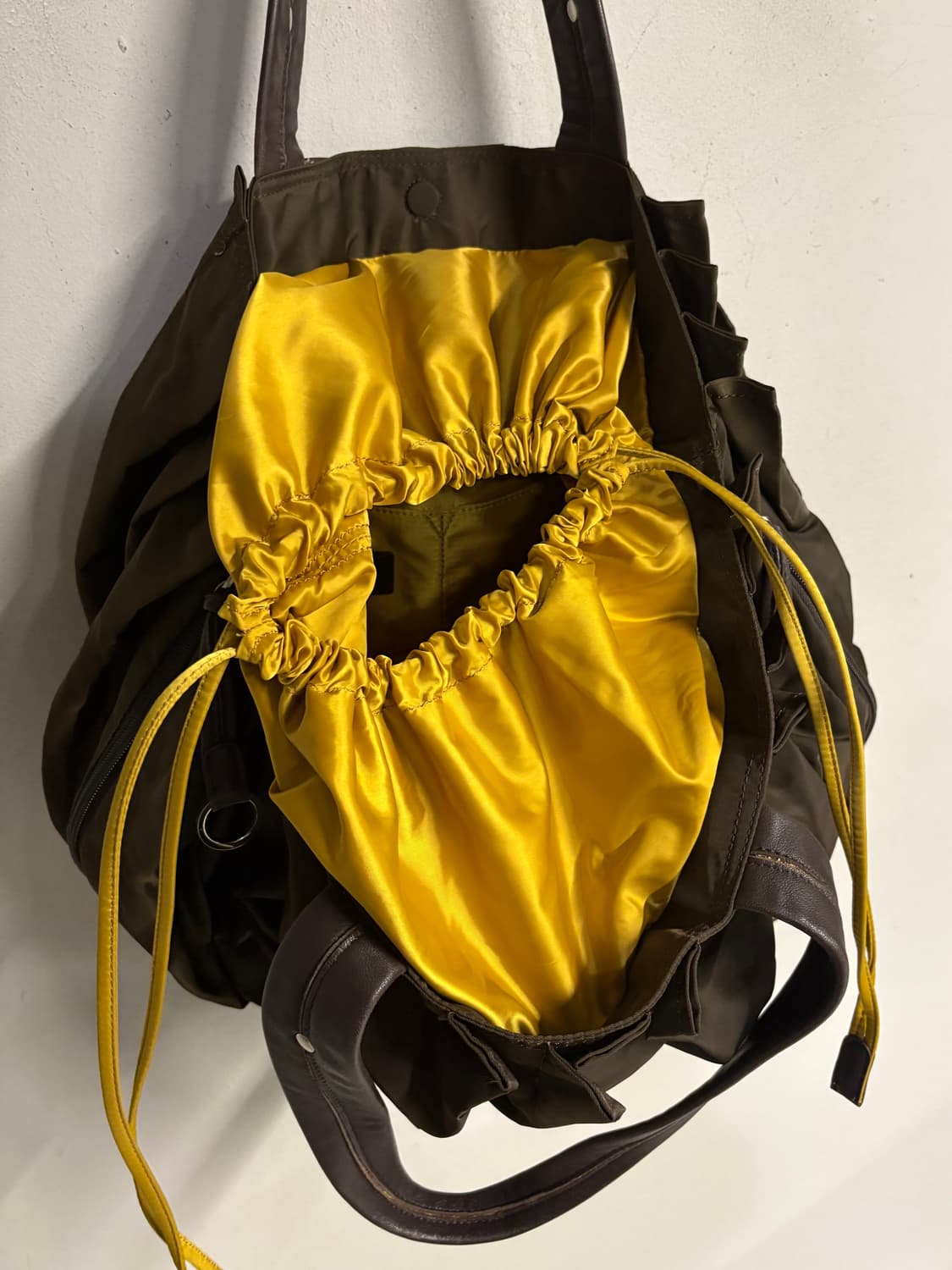 Y‘SACCS pleats ballon tote bag deep brow 상품이미지6