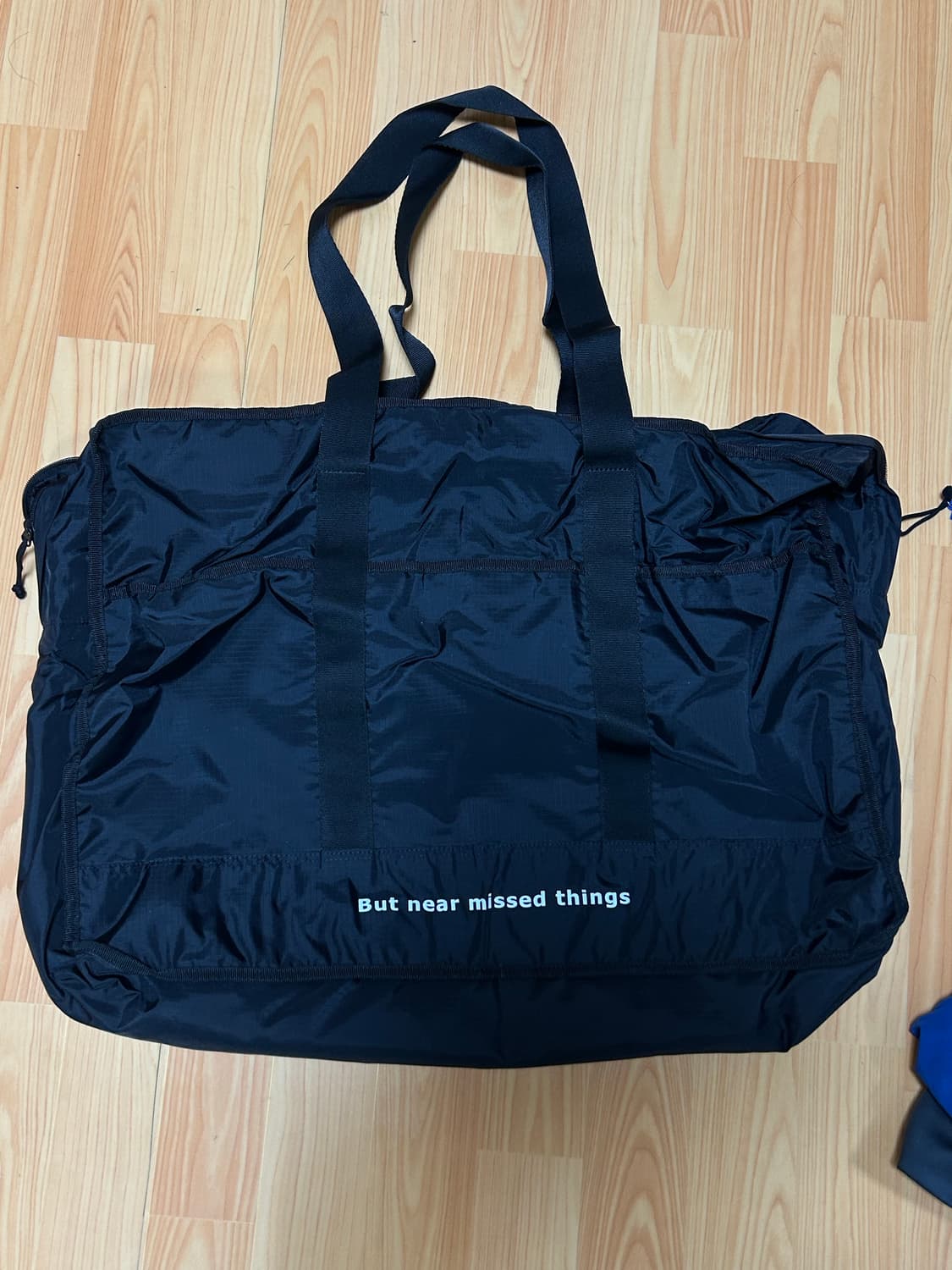 18FW 아더에러 블랙 더플백 상품이미지2