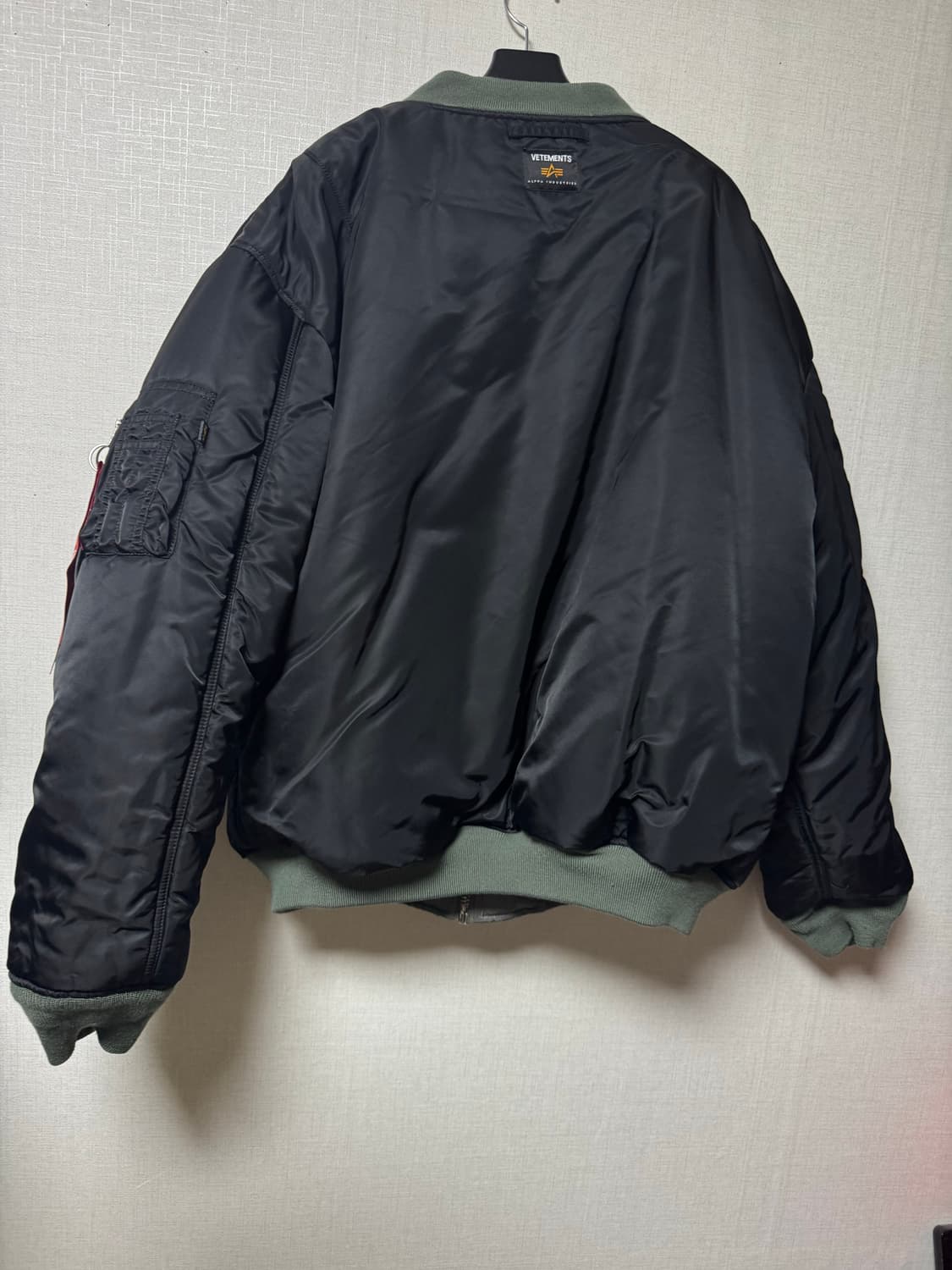 베트멍X알파인더스트리 콜라보 리버시블 봄버자켓 상품이미지3