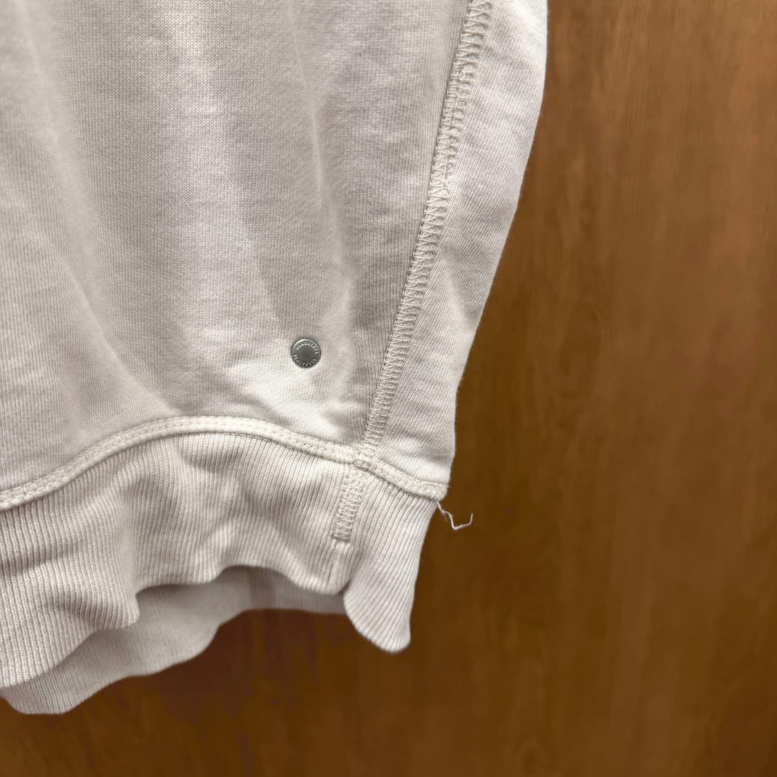 올세인츠 라운드넥 반팔 맨투맨 드롭 숄더 메탈 로고 스터드 루즈핏 베이지 상품이미지5