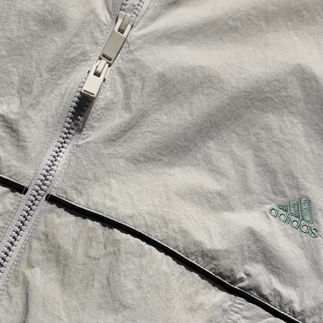 아디다스 우븐 오버사이즈 바람막이 상품이미지4