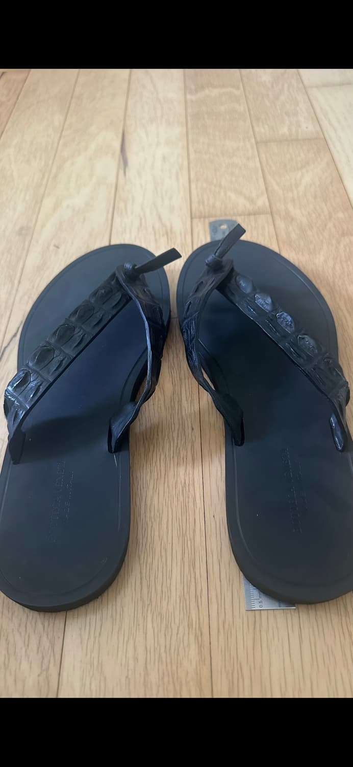 보테가 베네타 Bottega Veneta 악어가죽 쪼리 상품이미지2