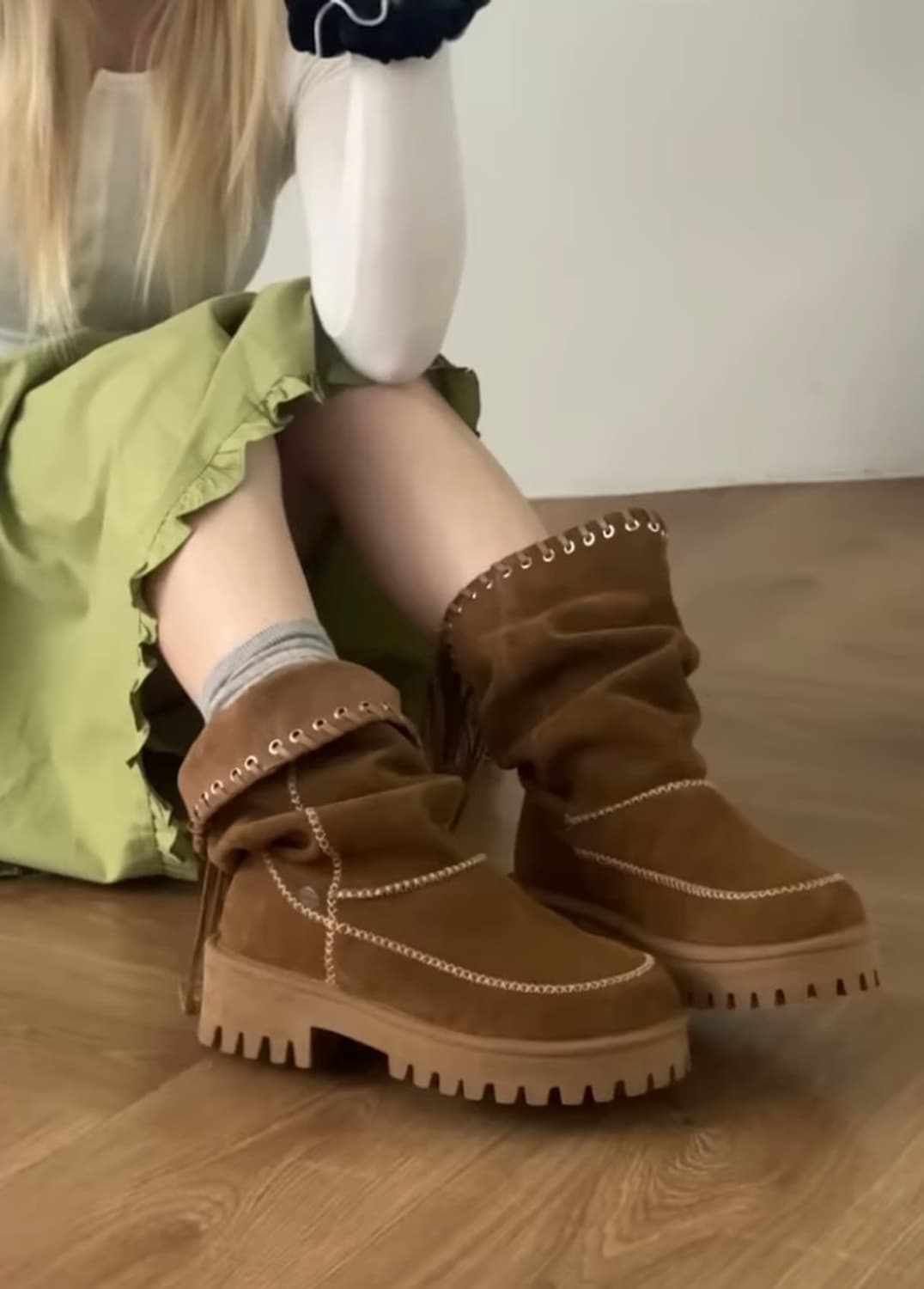 여밈[X YASE] pigtail boots (suede camel) 상품이미지1