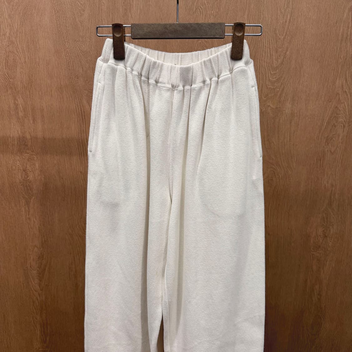 이세이미야케 플랜테이션 트레이닝 팬츠 허리 밴딩 포켓 디테일 아이보리 상품이미지4