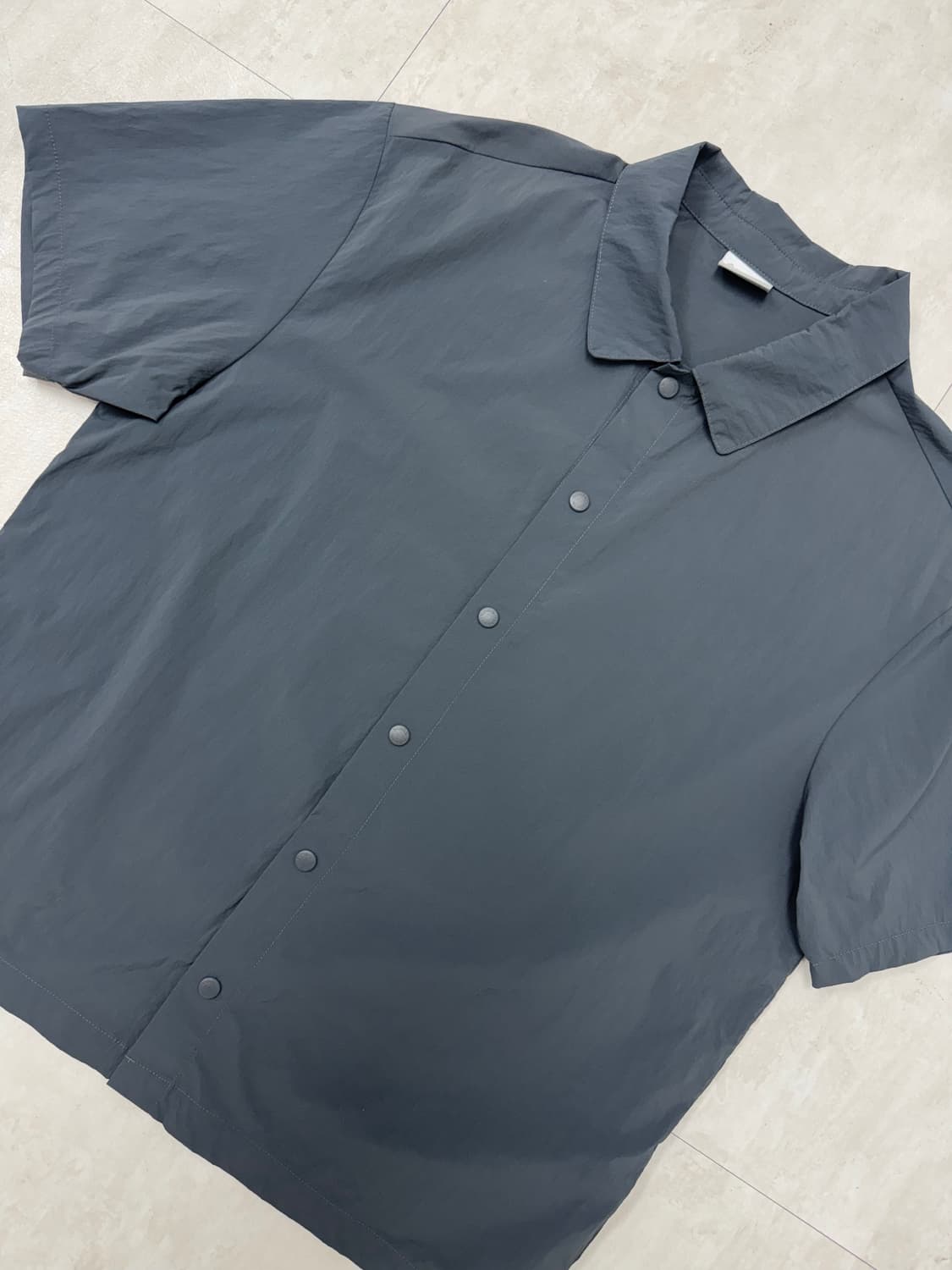 •컬럼비아 차콜 나이론 반팔셔츠  상품이미지2