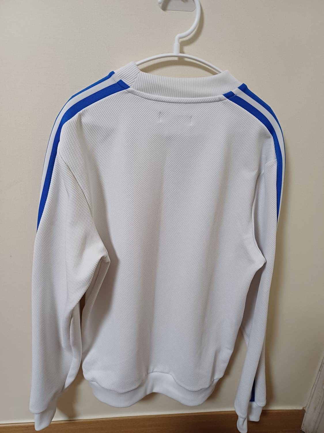 아디다스 테노지 크루 맨투맨  상품이미지4