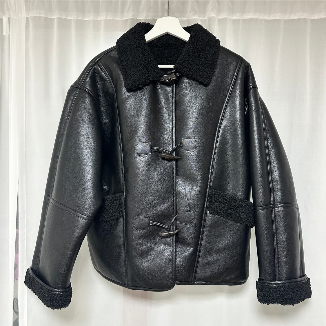 (택만 없는 새상품) 헬레네 파리스 토글 무스탕 상품이미지3