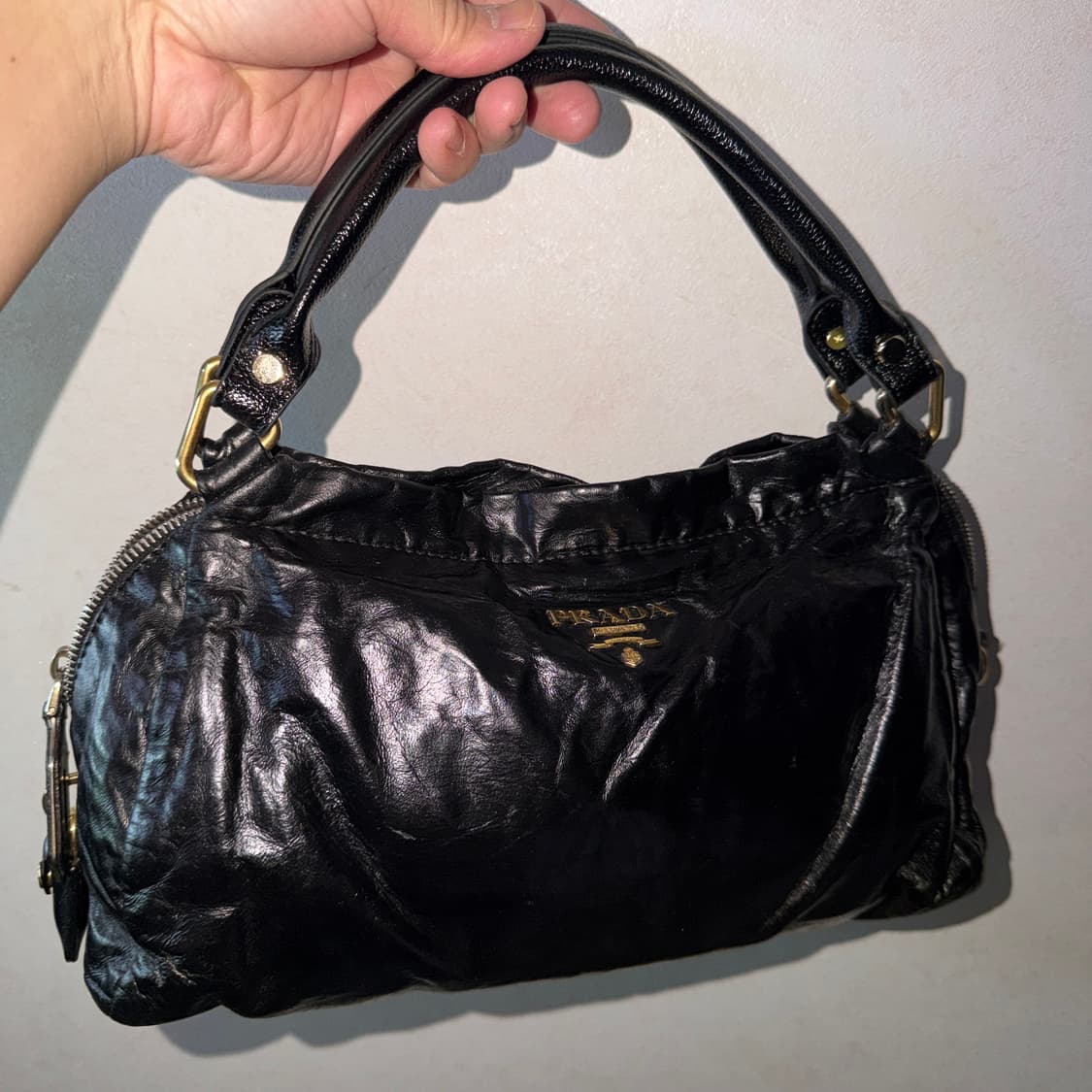 프라다 금장 황실 로고 나파가죽 토트백 상품이미지9