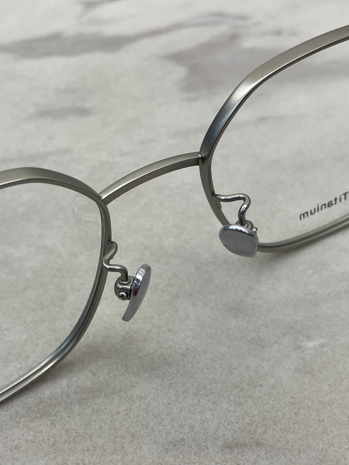 경성 京城 티타늄 올 실버 소프트 스퀘어 메탈테 안경 상품이미지4