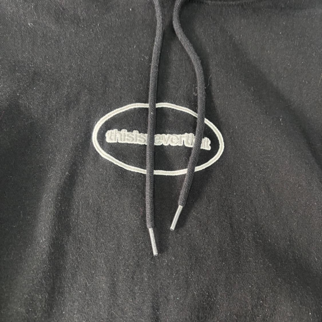 95 디스이즈네버뎃 자수 로고 후드티 상품이미지3