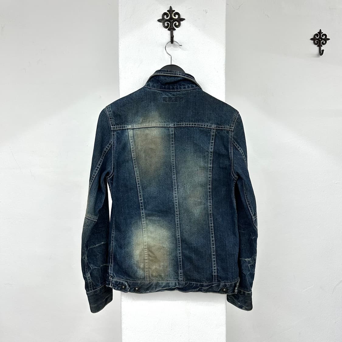 Fuga distressed washed denim jacket 상품이미지5