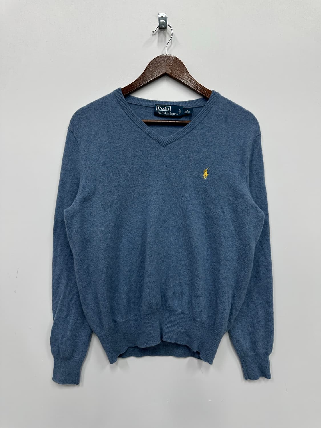 폴로 뮤트 블루 브이넥 니트 상품이미지1
