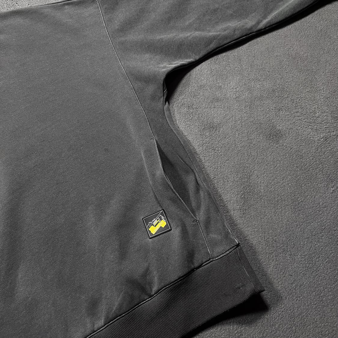 솔리드옴므 20FW 그레이 맨투맨 상품이미지3