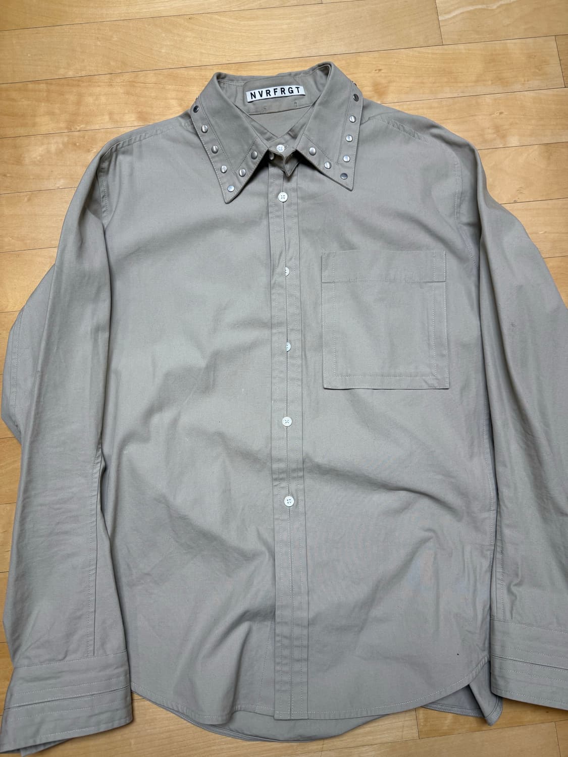 네버포겟 스터드 셔츠 베이지 2size 상품이미지3