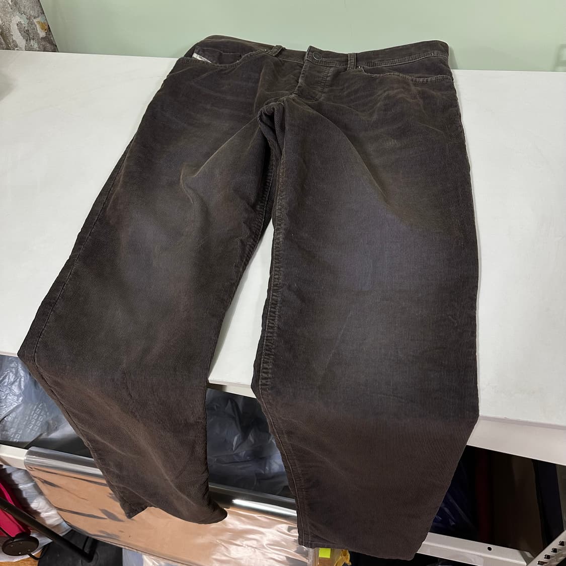 L 32 디젤인더스트리 슬림레귤러핏 녹워시드 코듀로이팬츠 상품이미지3