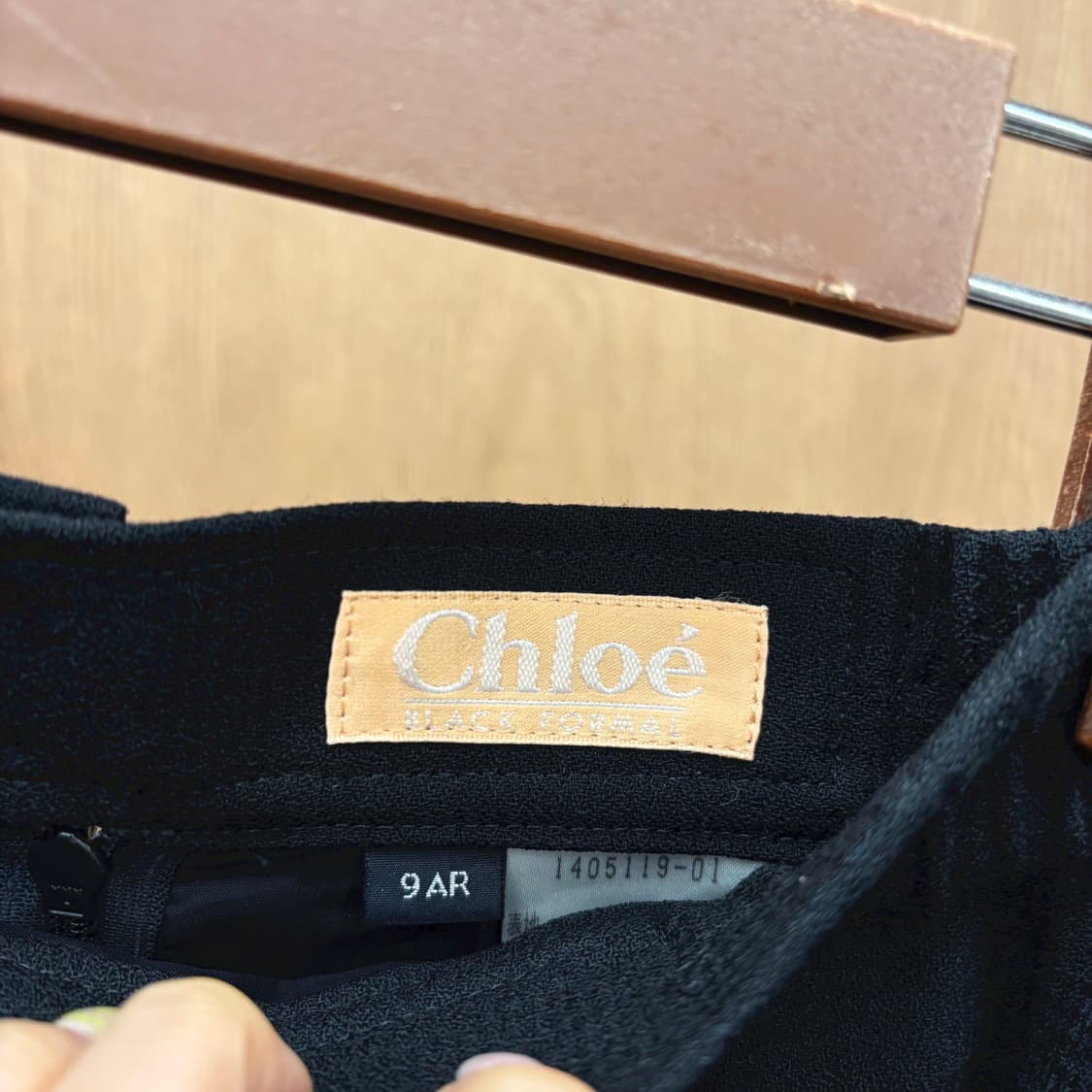 끌로에 H라인 클래식 미디 울 스커트 허리 밴딩 심플 슬릿 디테일 블랙 상품이미지6