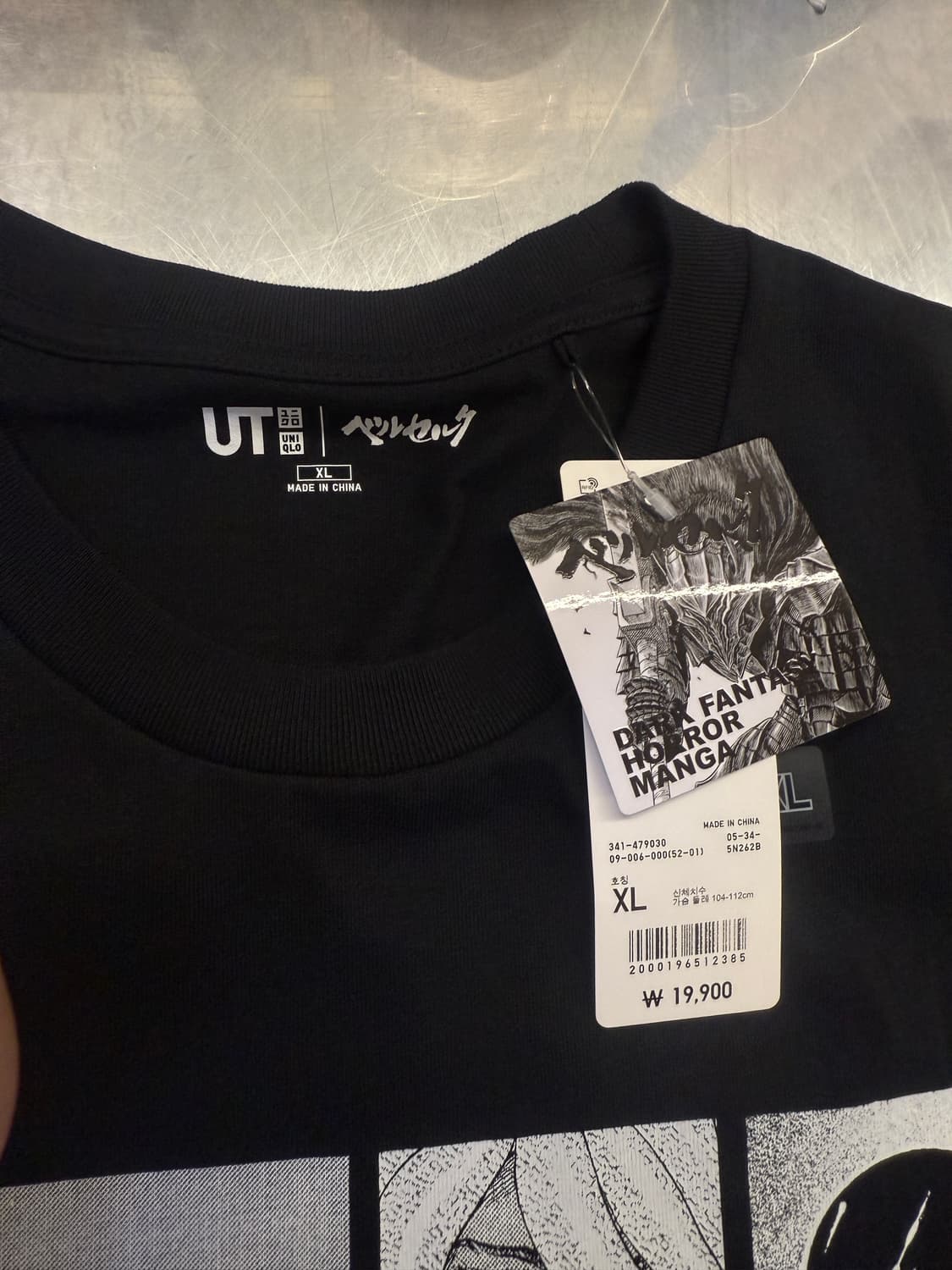 유니클로 UT 베르세르크 블랙 반팔티 XL 상품이미지6