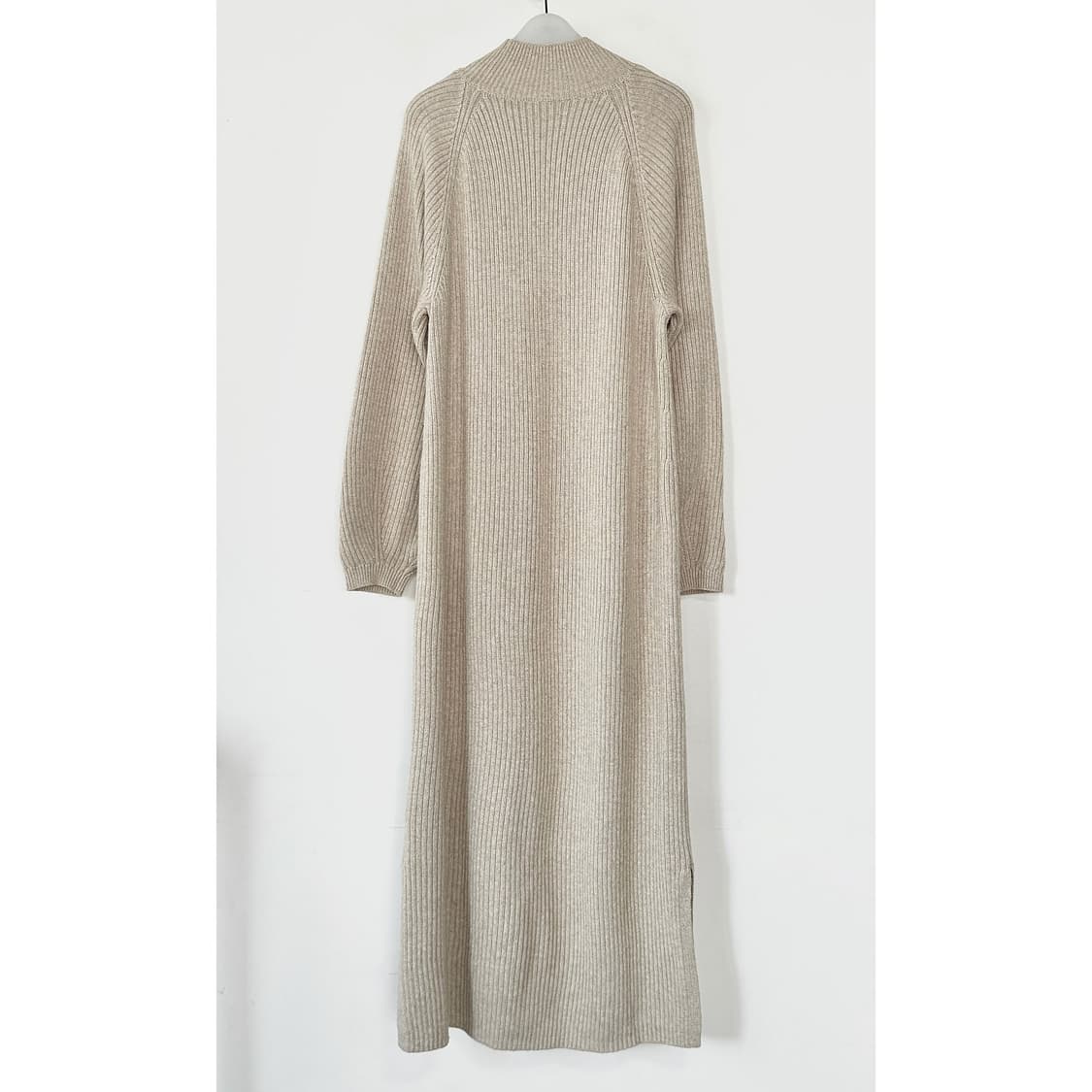 앤아더스토리즈 모크넥 롱 니트 원피스 상품이미지6