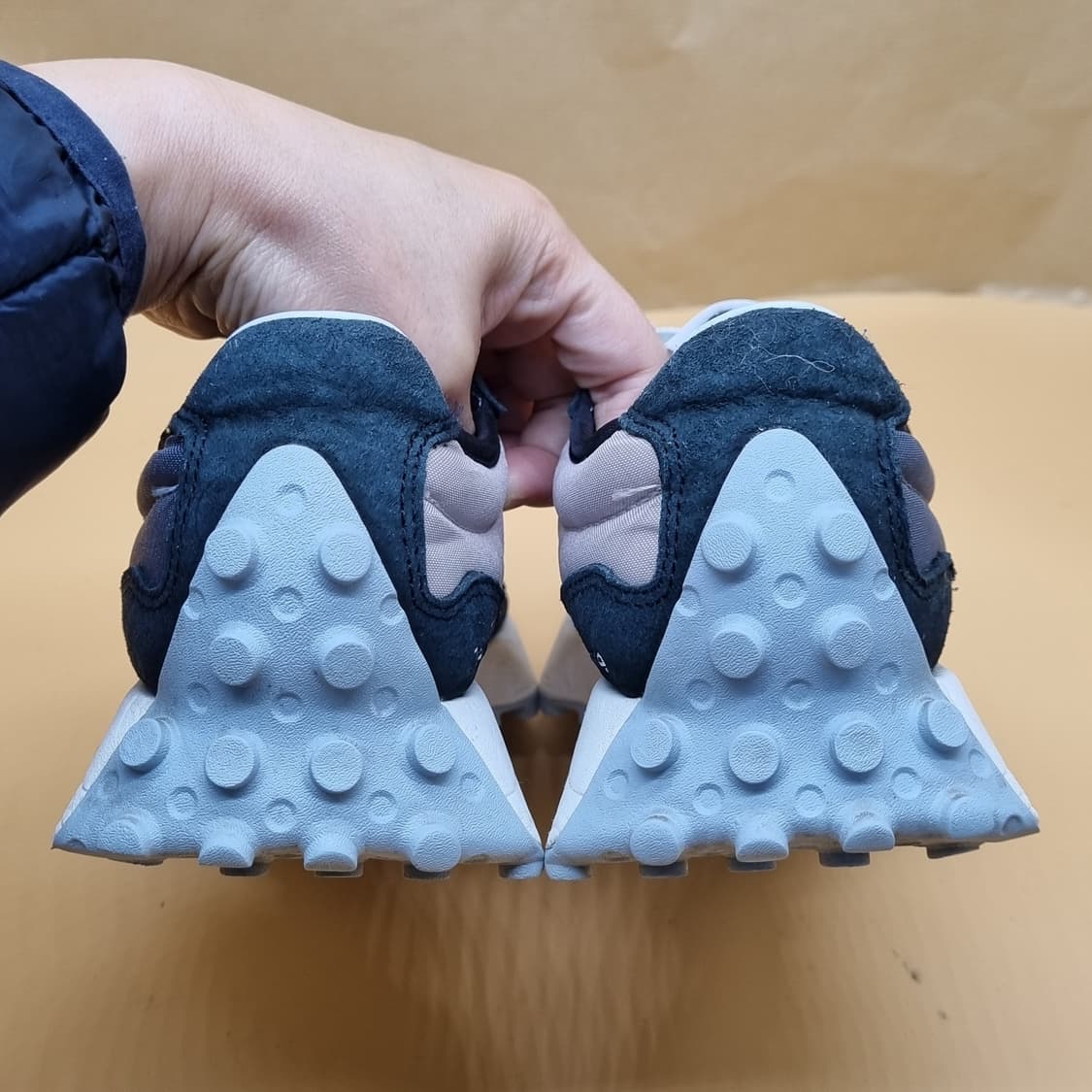 뉴발란스 327 블랙핑크 운동화250  상품이미지4