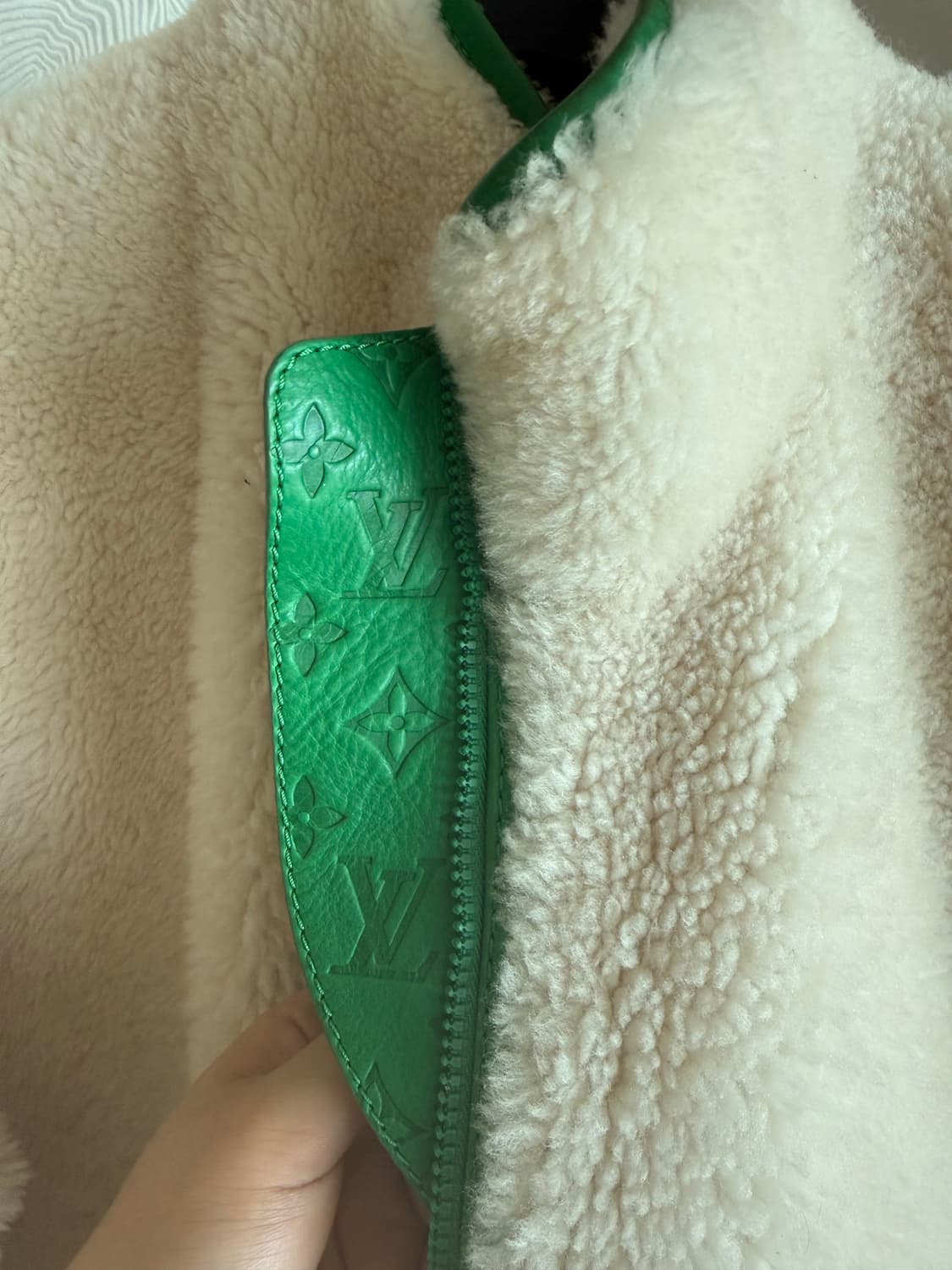 루이비통 모노그램 시어링 자켓 상품이미지3