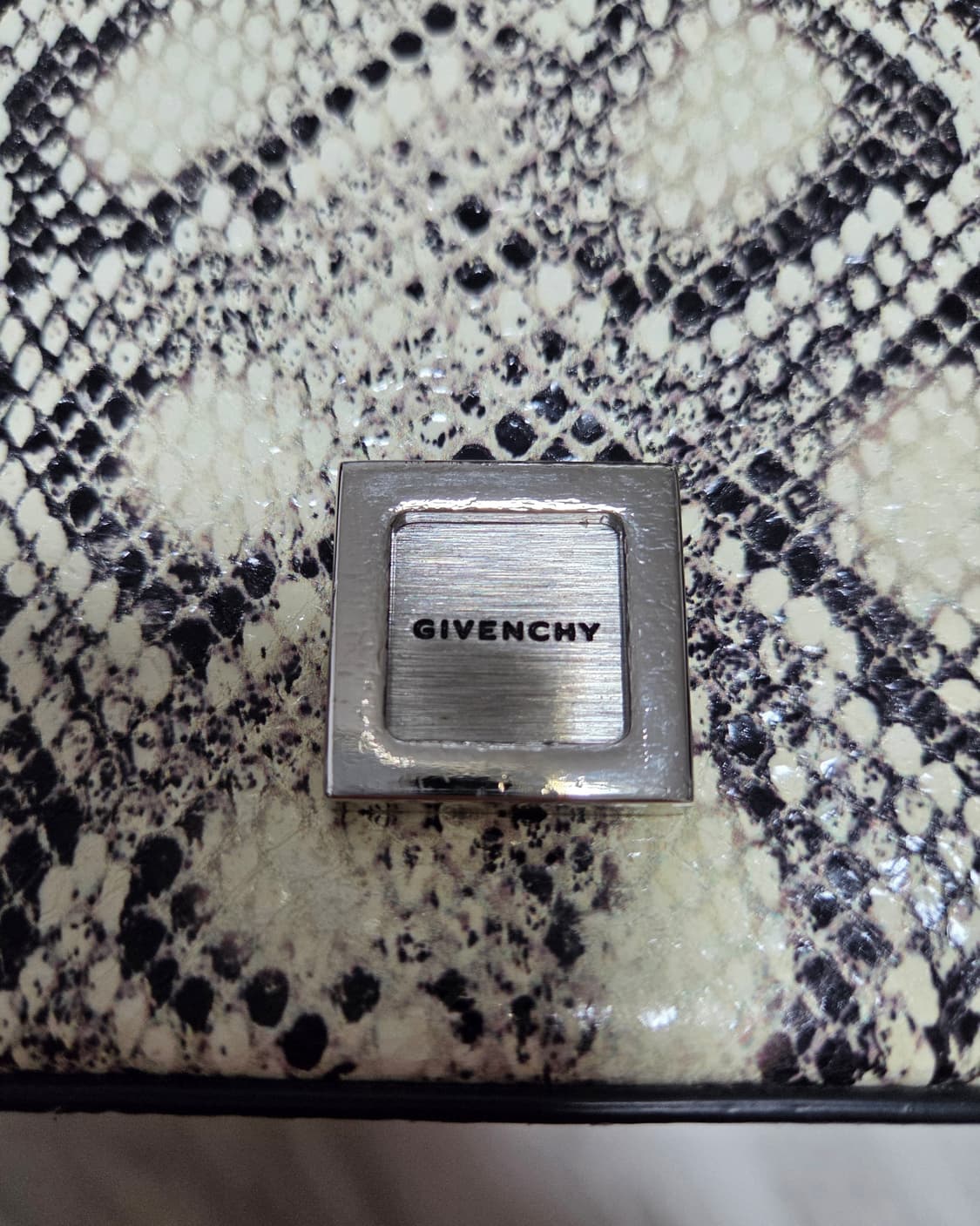 지방시 4G 파이톤 토트백 상품이미지6